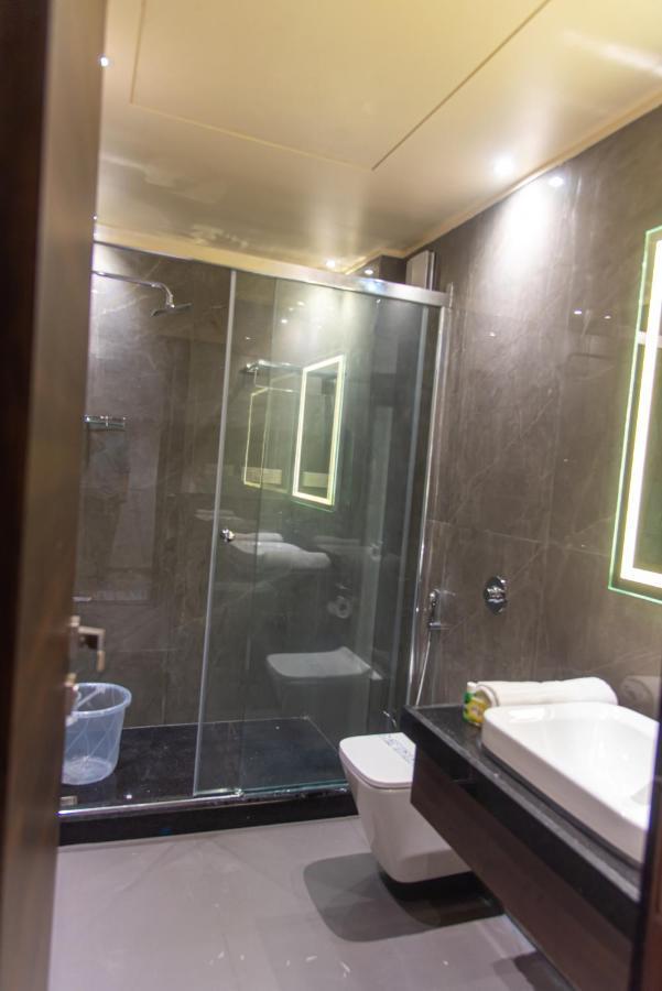 Hotel Royal Livin Varanasi Ngoại thất bức ảnh