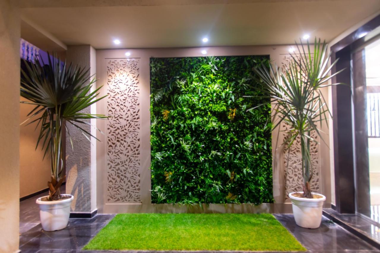 Hotel Royal Livin Varanasi Ngoại thất bức ảnh