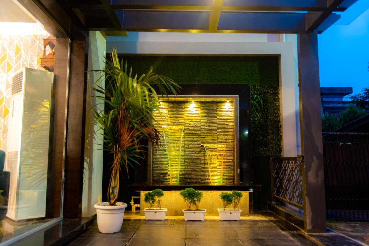 Hotel Royal Livin Varanasi Ngoại thất bức ảnh