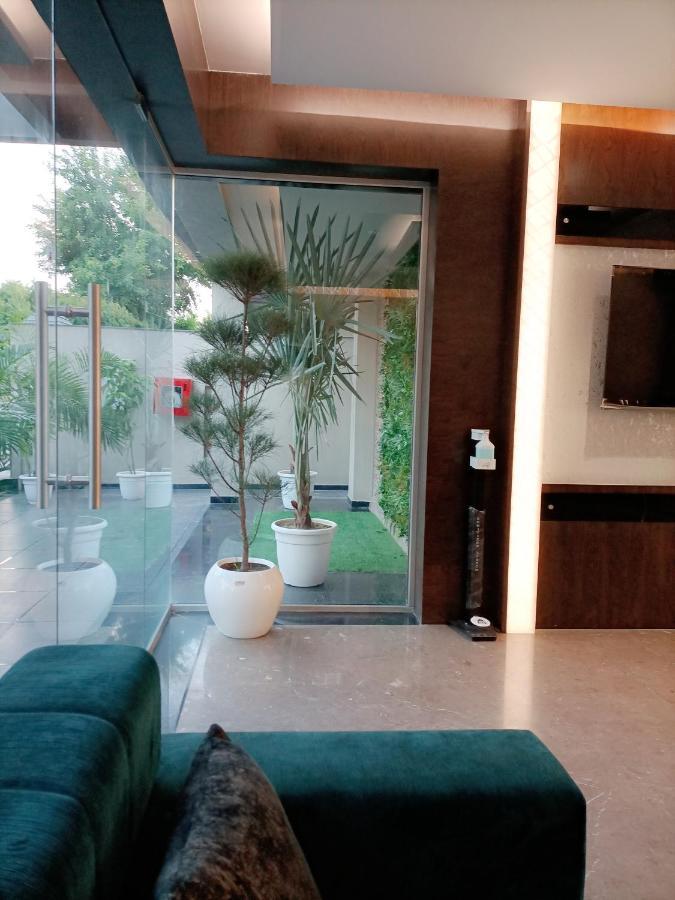 Hotel Royal Livin Varanasi Ngoại thất bức ảnh
