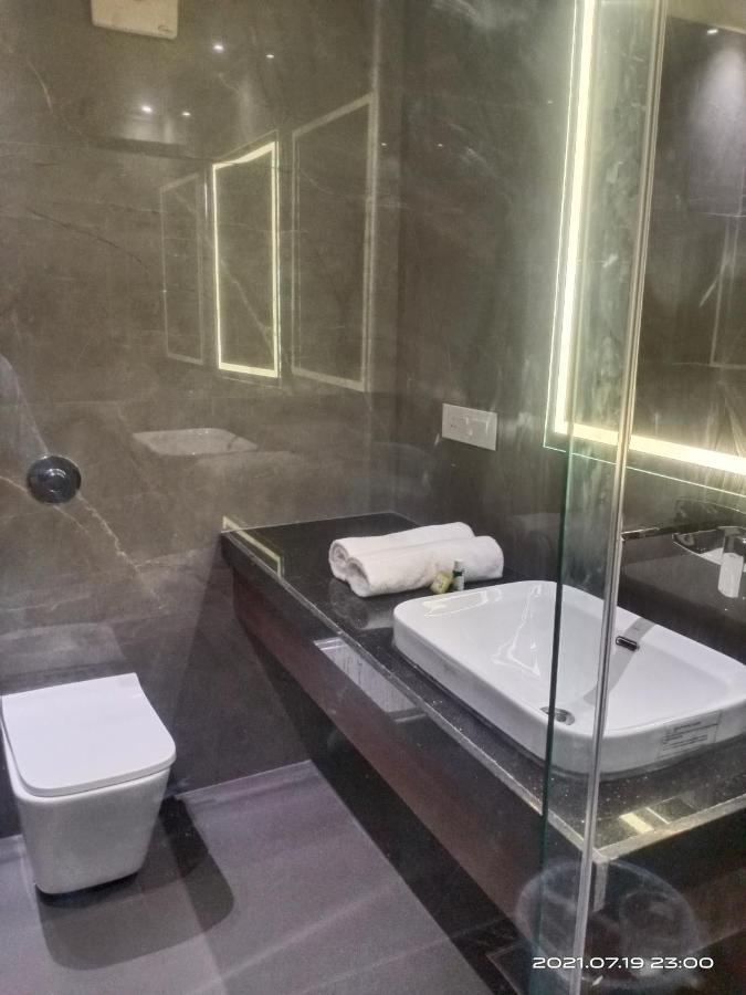 Hotel Royal Livin Varanasi Ngoại thất bức ảnh