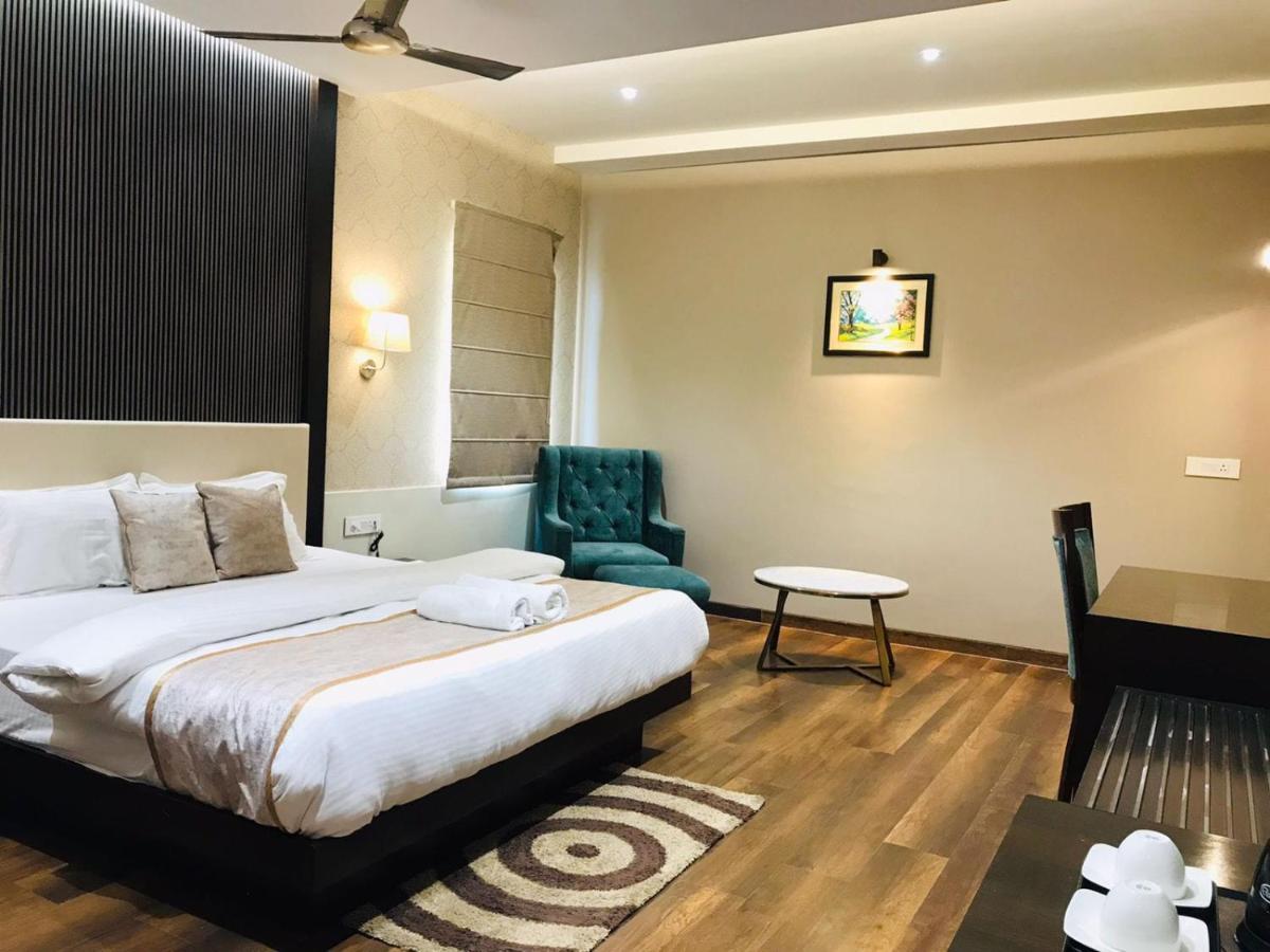 Hotel Royal Livin Varanasi Ngoại thất bức ảnh