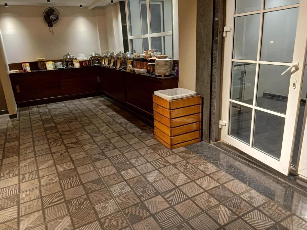Hotel Royal Livin Varanasi Ngoại thất bức ảnh