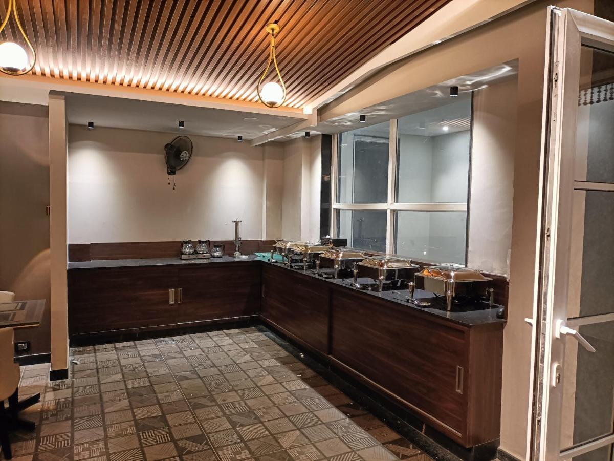 Hotel Royal Livin Varanasi Ngoại thất bức ảnh