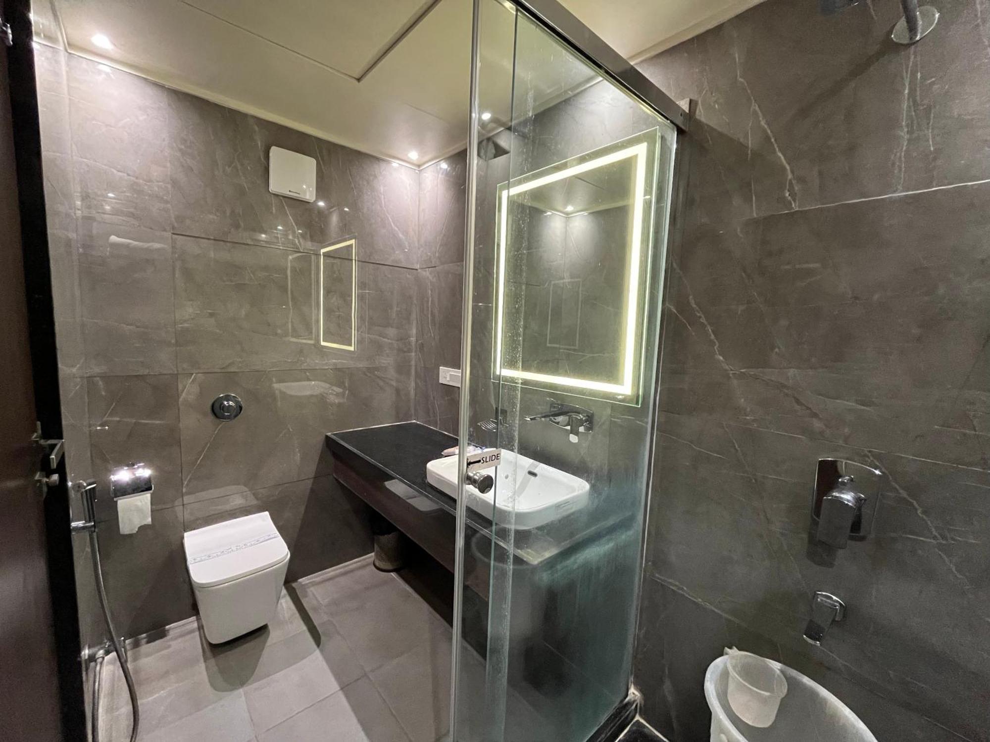 Hotel Royal Livin Varanasi Ngoại thất bức ảnh