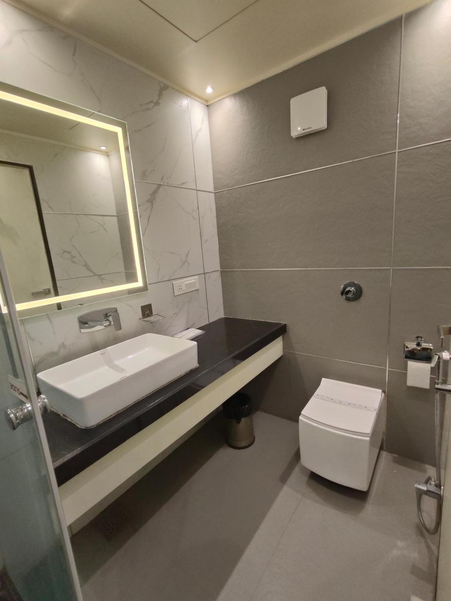 Hotel Royal Livin Varanasi Ngoại thất bức ảnh