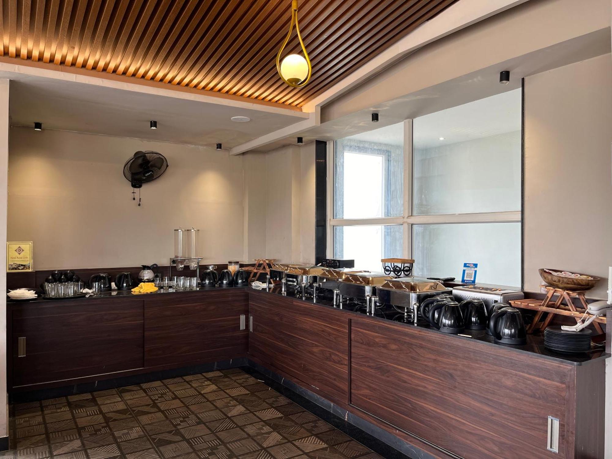Hotel Royal Livin Varanasi Ngoại thất bức ảnh