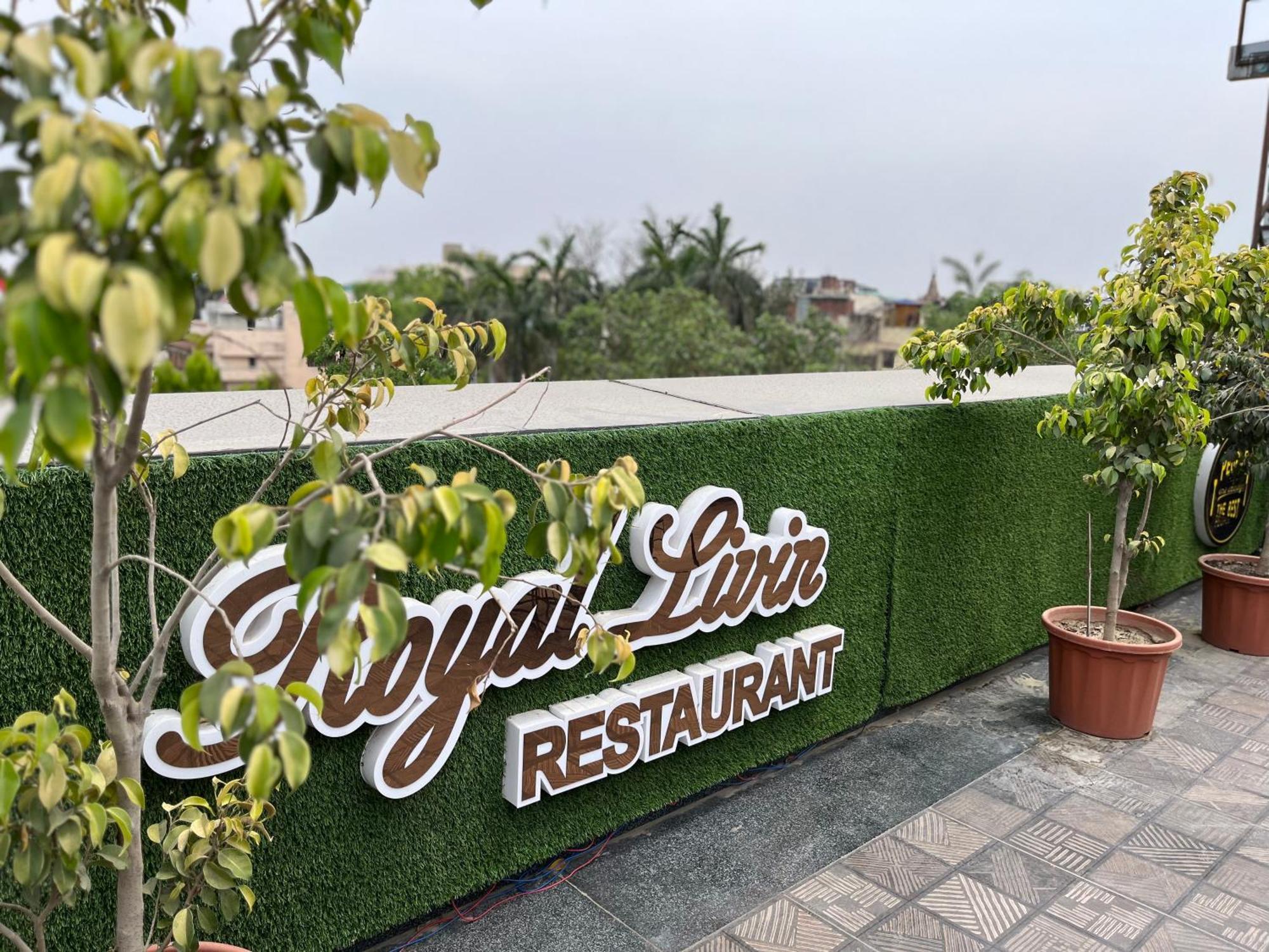 Hotel Royal Livin Varanasi Ngoại thất bức ảnh