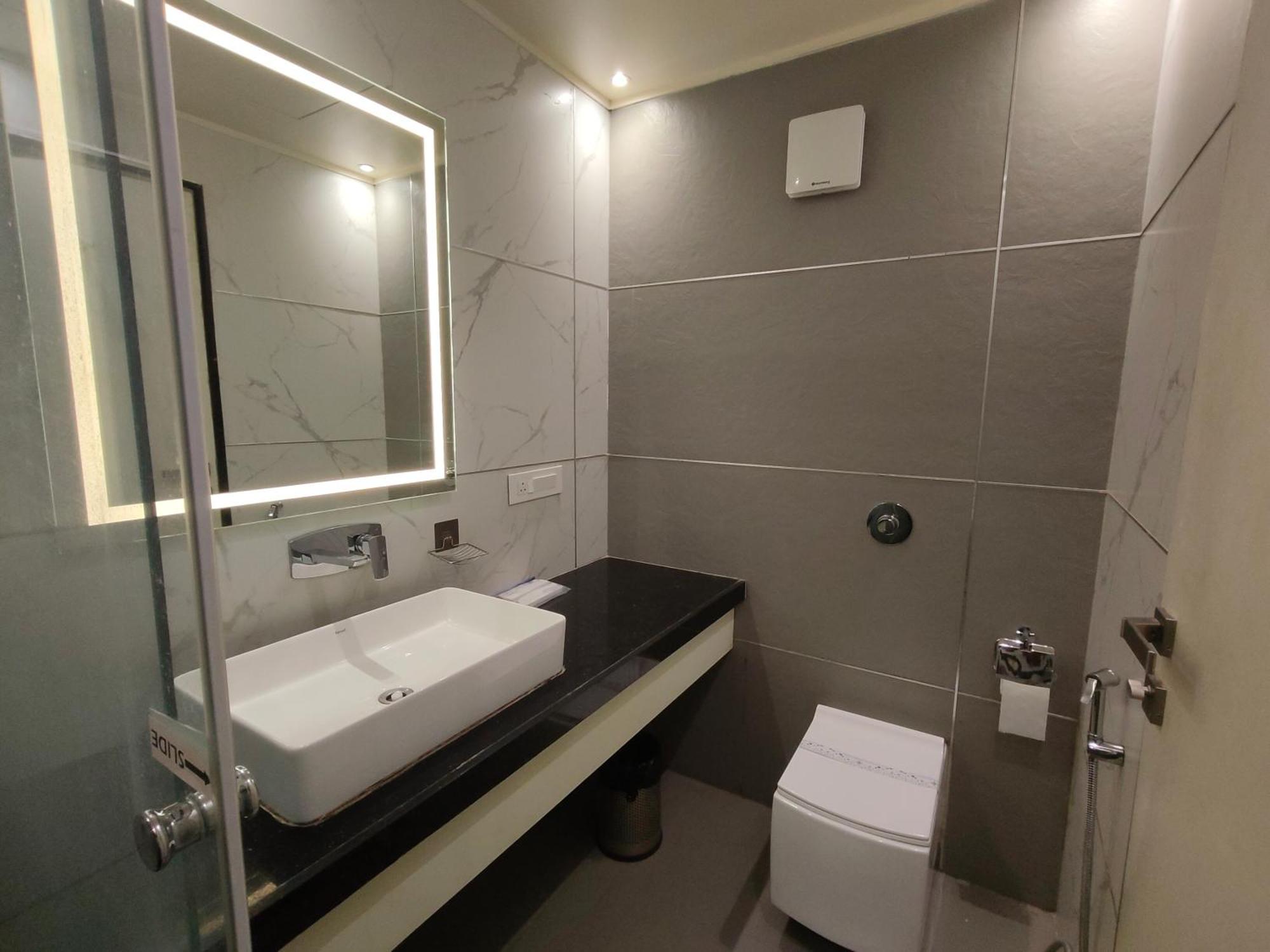 Hotel Royal Livin Varanasi Ngoại thất bức ảnh
