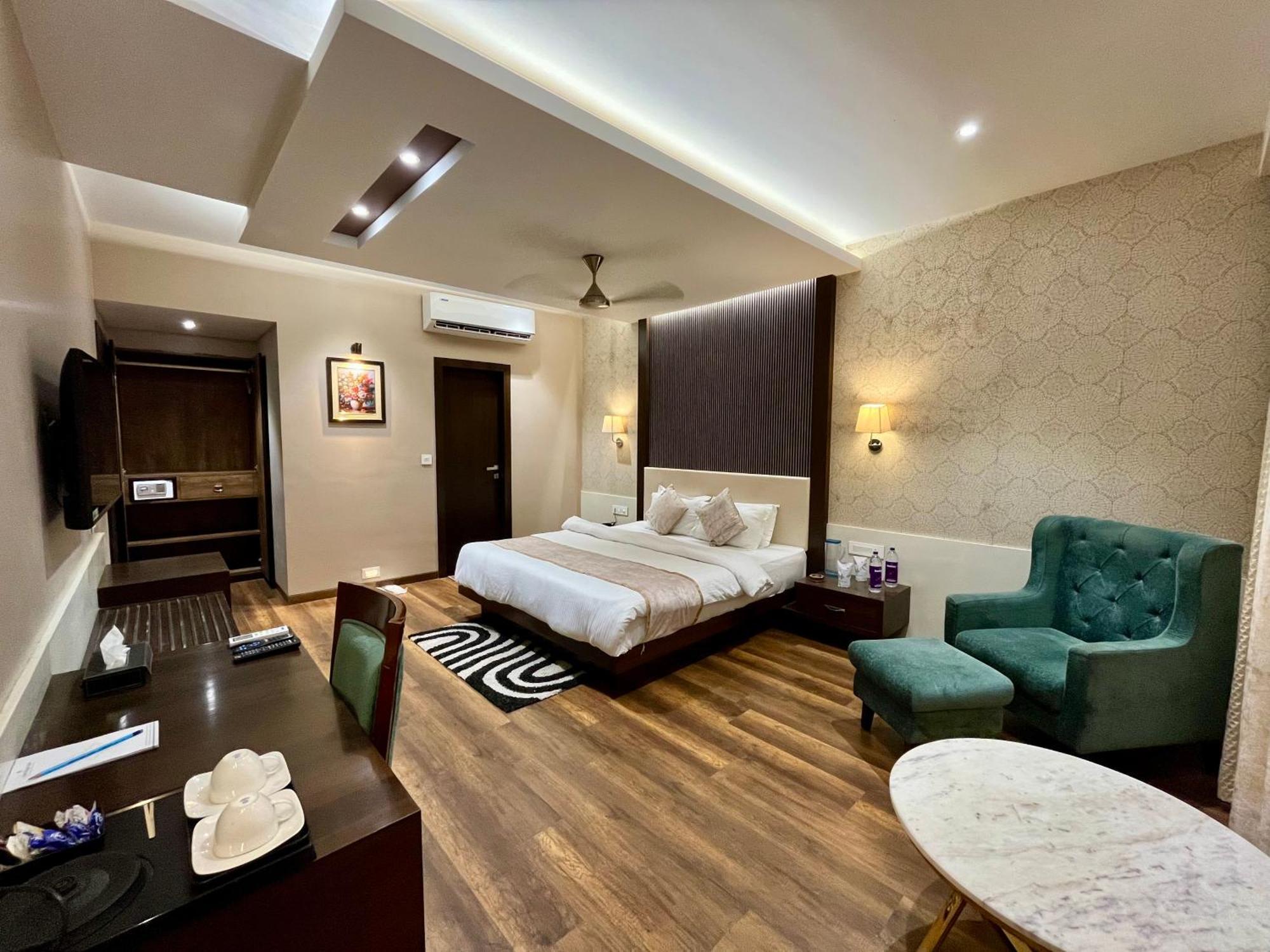 Hotel Royal Livin Varanasi Ngoại thất bức ảnh