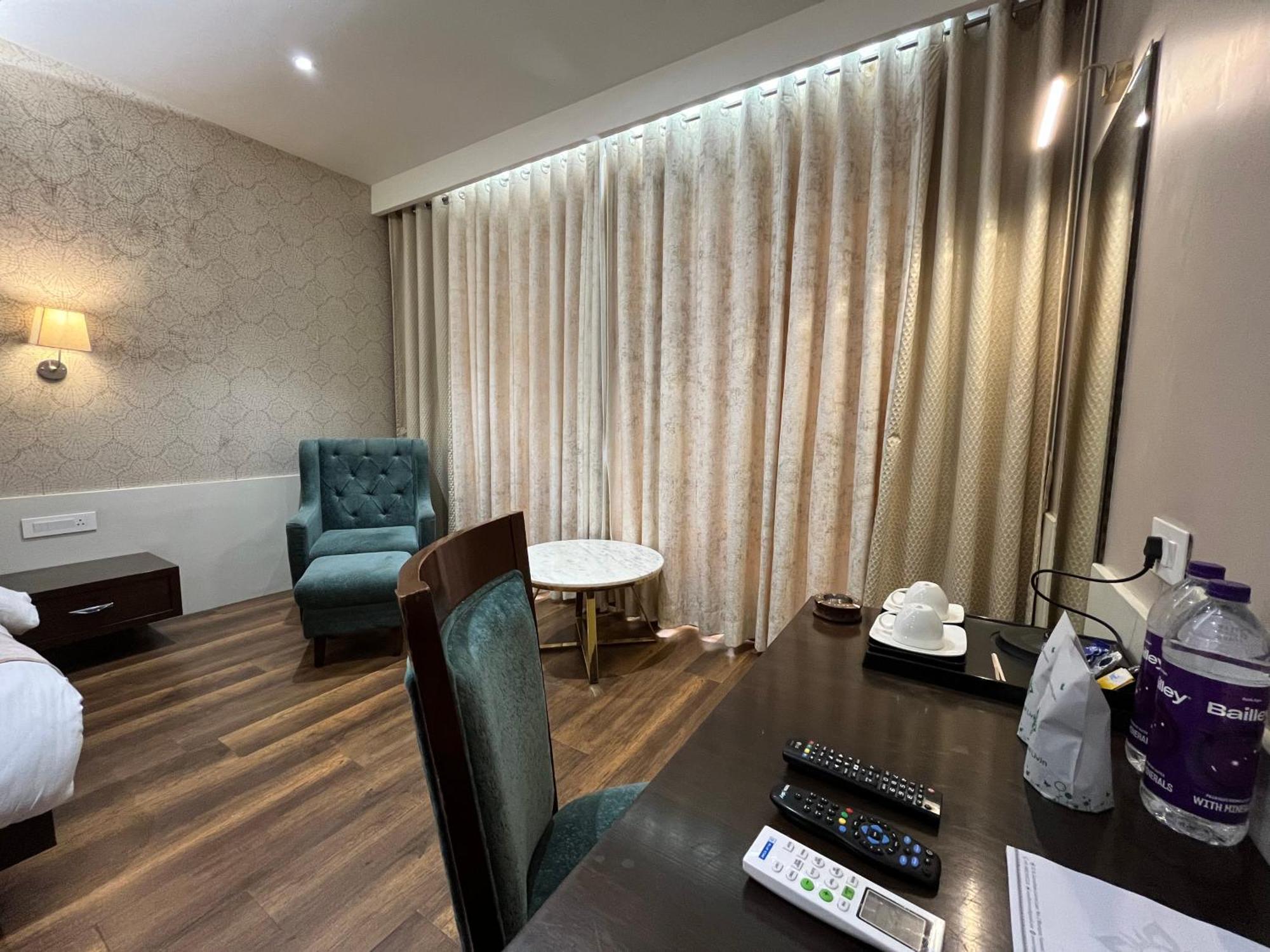Hotel Royal Livin Varanasi Ngoại thất bức ảnh