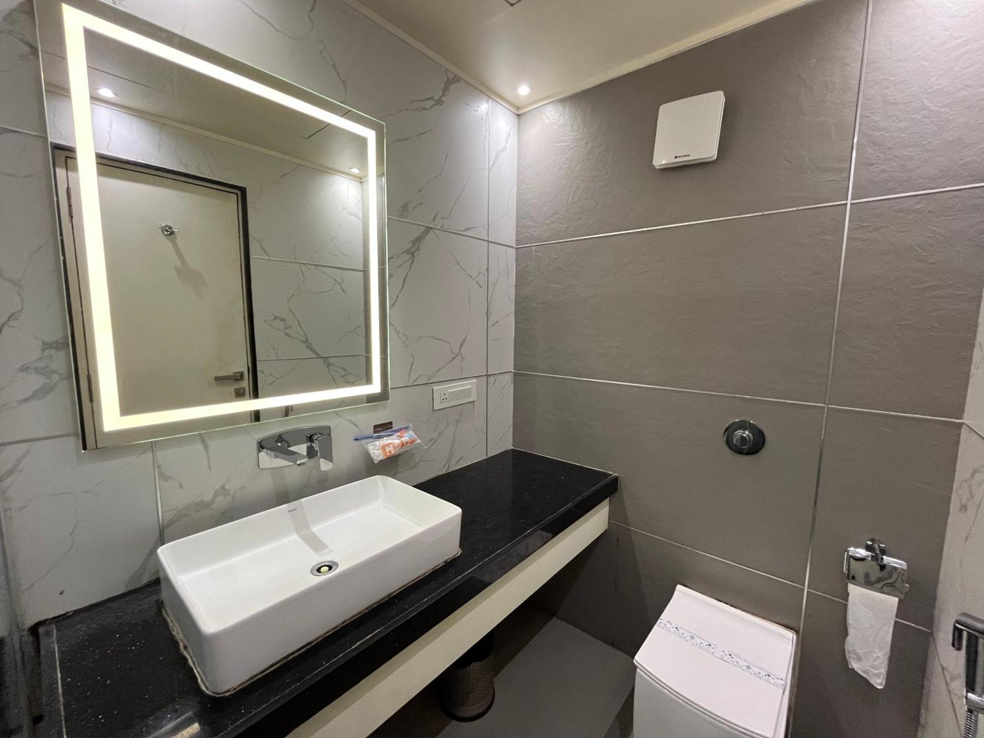 Hotel Royal Livin Varanasi Ngoại thất bức ảnh
