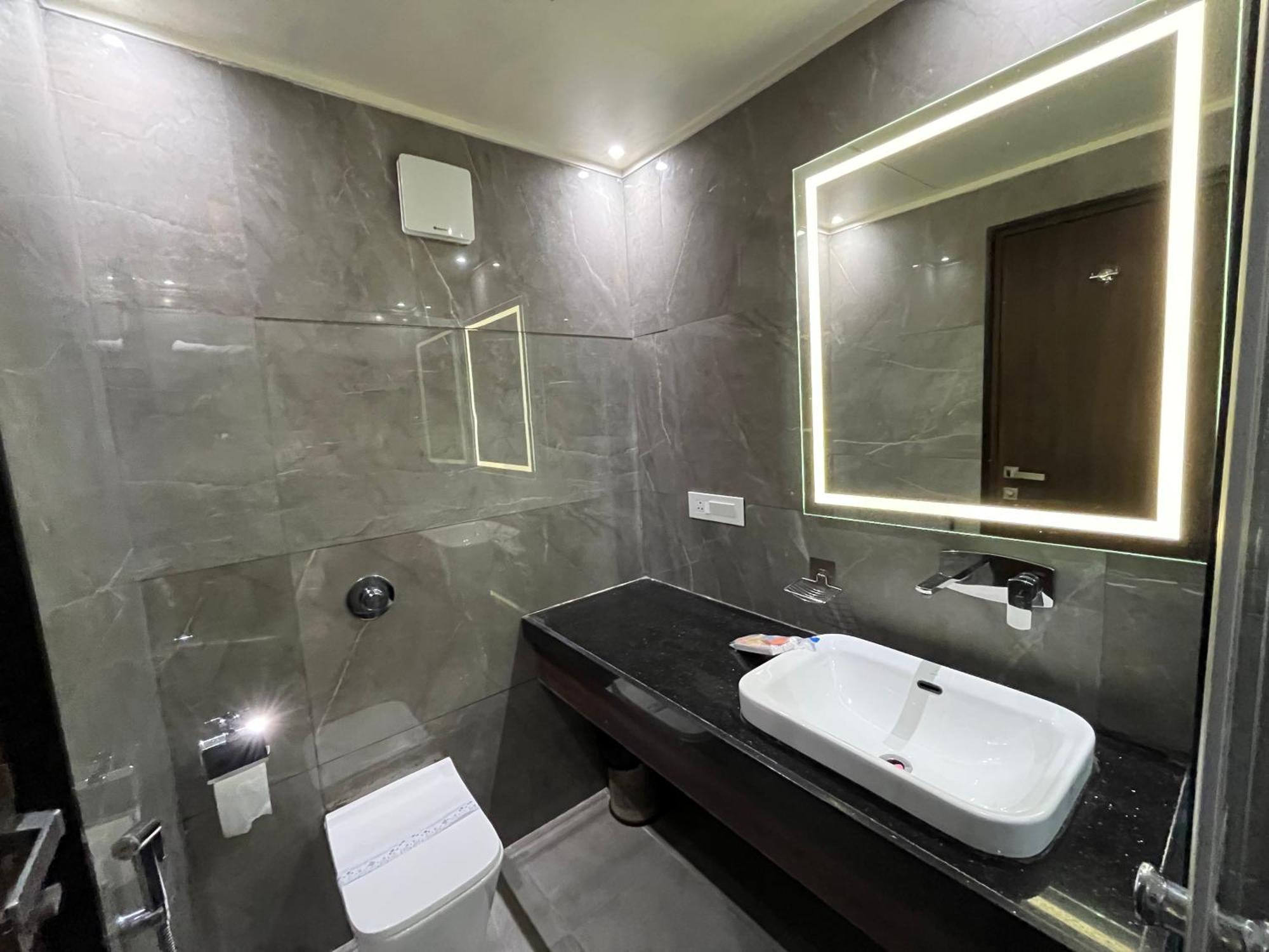 Hotel Royal Livin Varanasi Ngoại thất bức ảnh