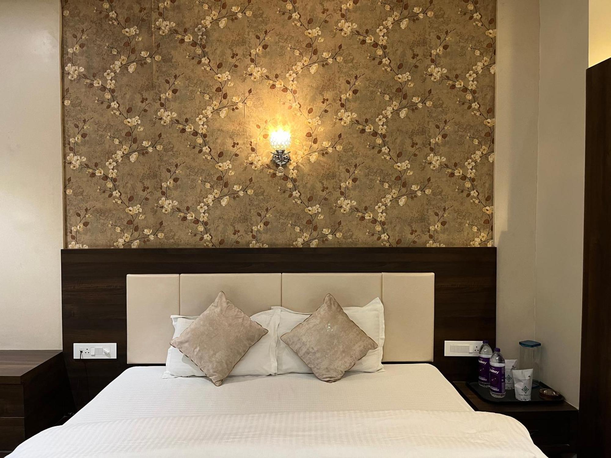 Hotel Royal Livin Varanasi Ngoại thất bức ảnh